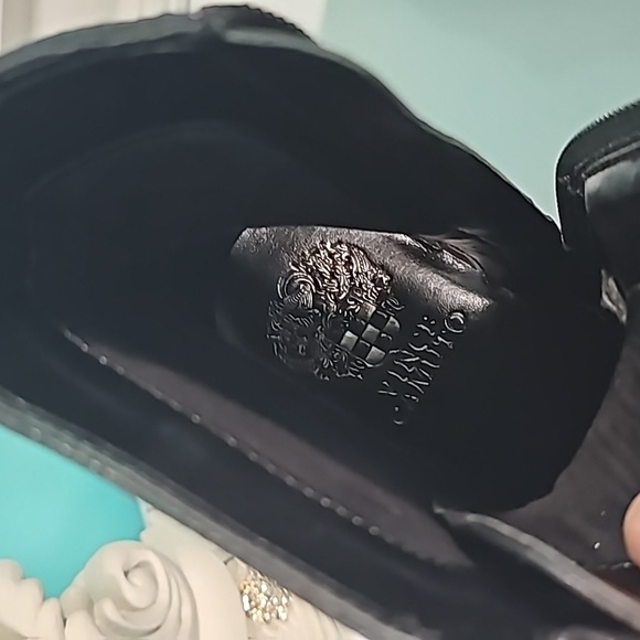 VINCE CAMUTO leather botties NWT. Reg. 99.00. Side zipper - Picture 9 of 9